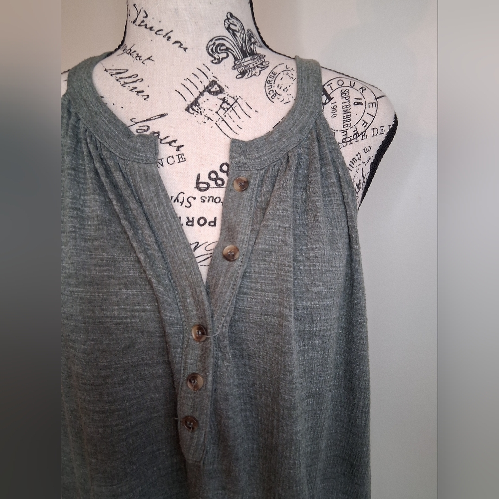 Sleeveless Top Size Large - Picture 3 of 7